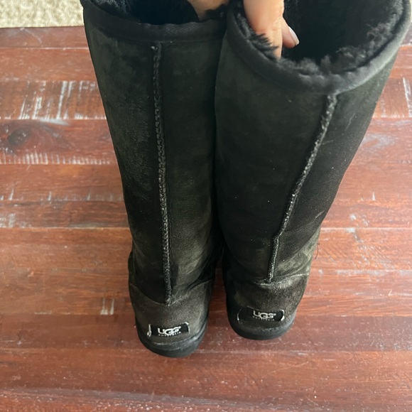 Women’s Uggs - Picture 4 of 11